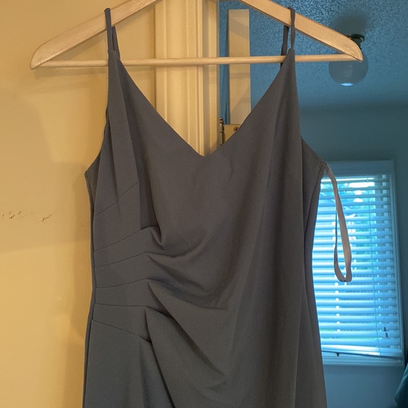 Formal dress - Picture 3 of 8